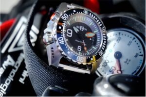 Bohen Grande-Marine Dive Watch with slim stainless steel case, sapphire crystal bezel, and luxury Swiss craftsmanship.