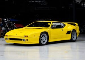 De Tomaso Pantera 90 Si in Giallo yellow with a wedge-shaped Gandini design, mid-engine Ford V8, and limited production run