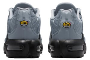 Nike Air Max Plus GS Tune Wolf Grey and Black shoe, youth-size model with Tuned Air technology and gradient mesh design