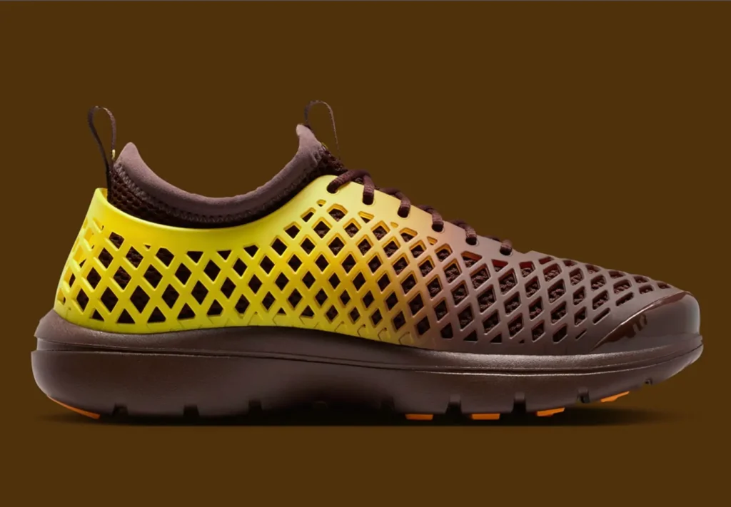 Nike Rejuven8 Run Retro outsole with orange traction pods and brown rubber sole