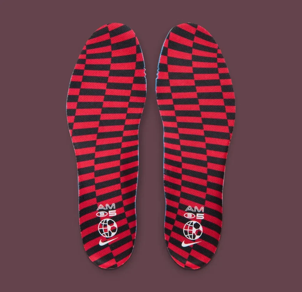 Top view of insoles from Nike Air Max 95 Total 90 “University Red” featuring red and black checkerboard pattern with AM95 globe graphic and Nike branding
