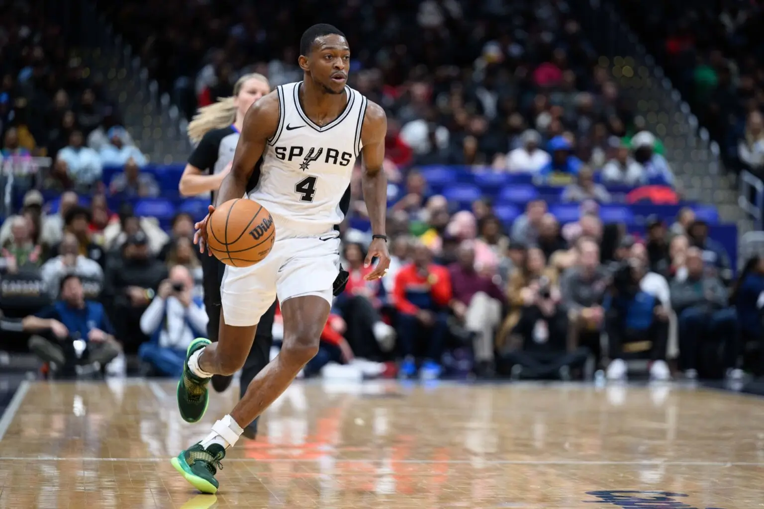 De’Aaron Fox dribbling the ball during an NBA game for the San Antonio Spurs, showcasing speed and transition conjure