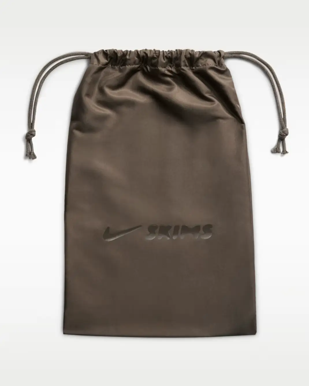 Even the packaging follows the same understated design language. The matte drawstring bag keeps things minimal and utility-focused, with tonal Nike and SKIMS branding subtly embedded into the surface rather than loudly printed. It feels closer to a premium travel pouch or technical garment accessory than traditional sneaker packaging, reinforcing the collection’s soft luxury and performance-inspired identity