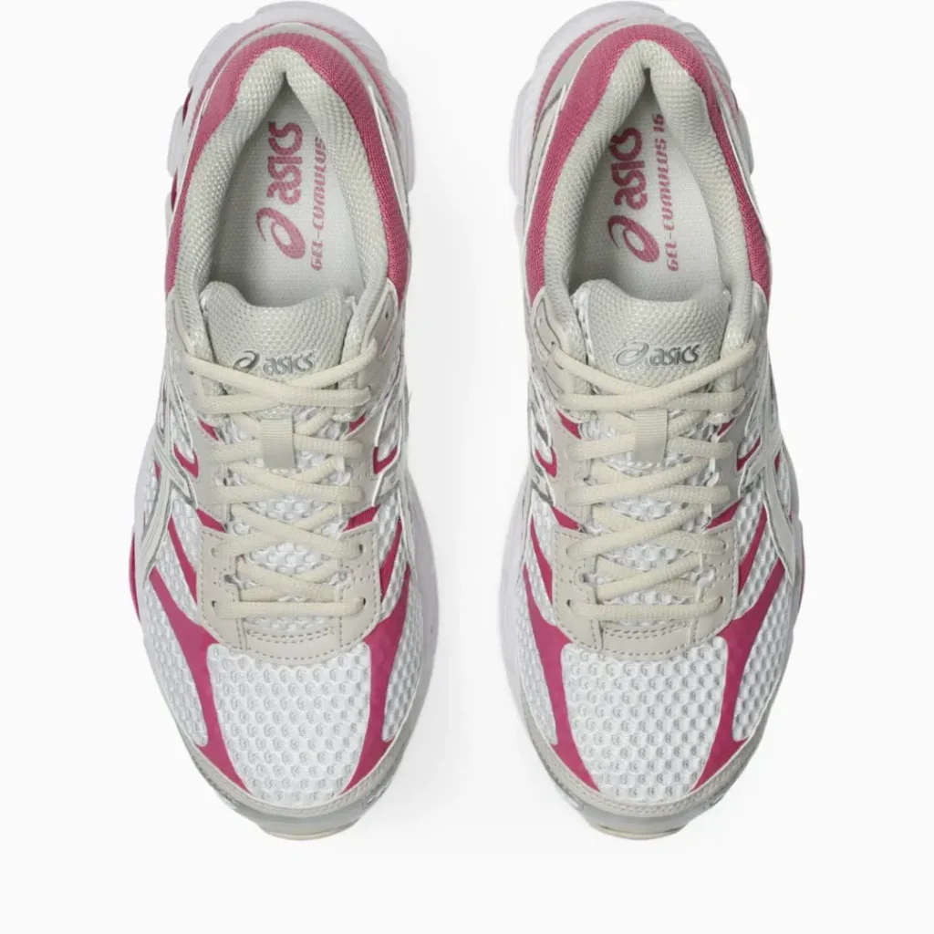 Top-down product image of the ASICS GEL-CUMULUS 16 featuring cream laces, breathable white mesh toe boxes, pink overlay details, and branded insoles