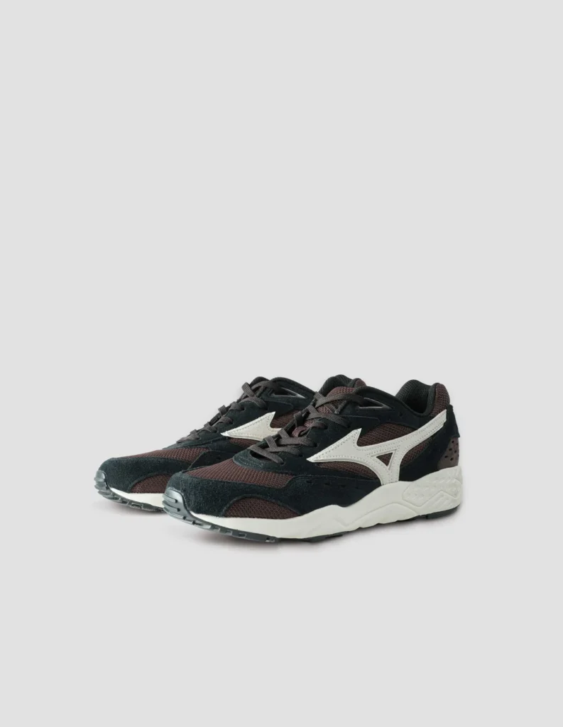 A refined mix of rich suede and breathable mesh with signature white Mizuno RunBird detailing. Clean, versatile, and built for everyday wear. Premium minimalist training shoe