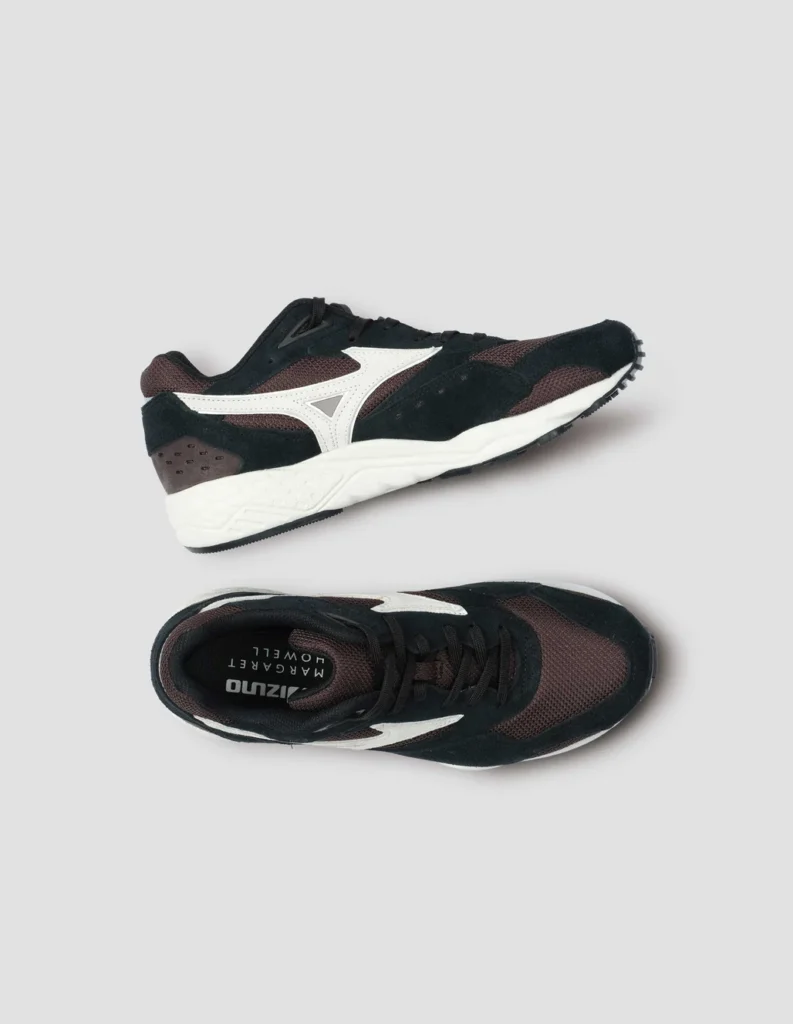 Top-down view revealing the insole branding and full upper details. Note the “MARGARET HOWELL” and Mizuno co-branding on the sockliner. Clean, functional layout with premium materials