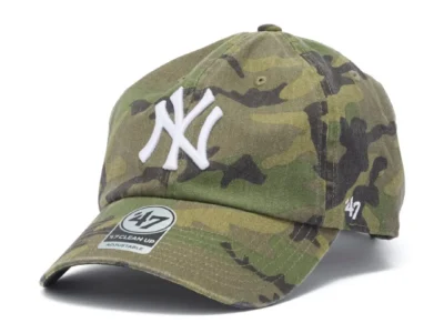 New York Yankees ’47 Clean Up cap in woodland camouflage featuring a raised white embroidered NY logo, curved brim, and adjustable classic fit