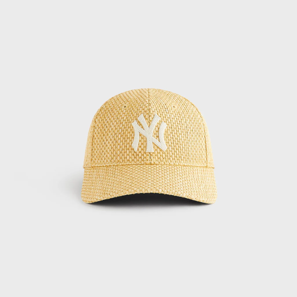Front-facing New York Yankees raffia cap with tonal embroidered logo, curved brim, and lightweight woven construction in a natural beige finish