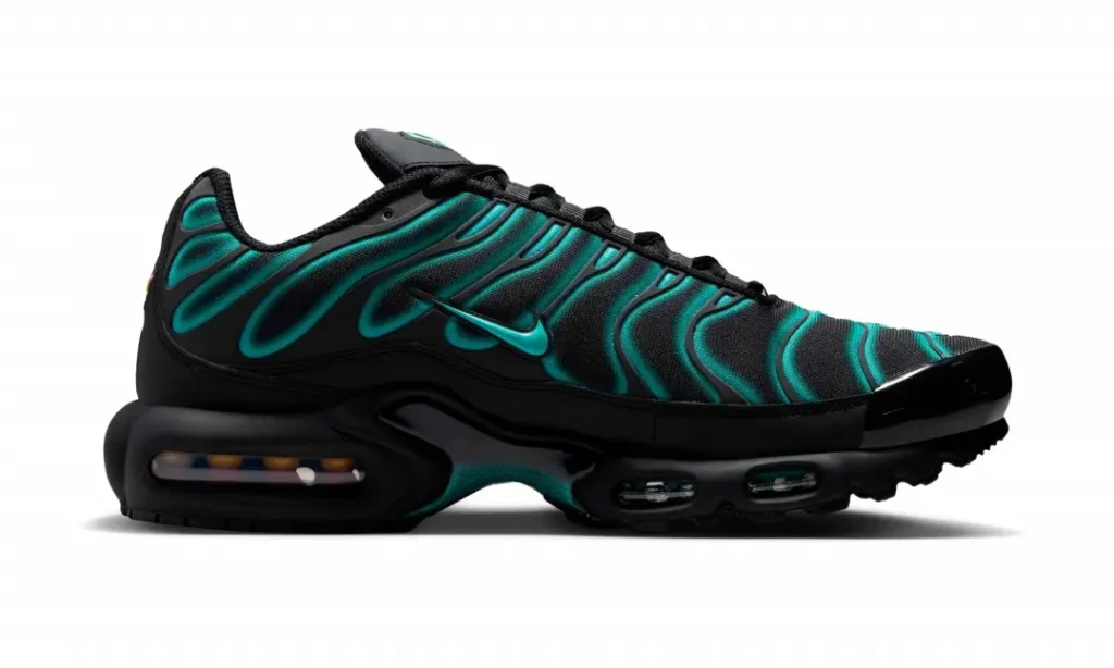 The medial side of the Nike Air Max Plus highlights the flowing teal gradient cage over a black mesh upper, black midsole with visible Air units, glossy toe overlay, and streamlined Tuned Air construction on a white background