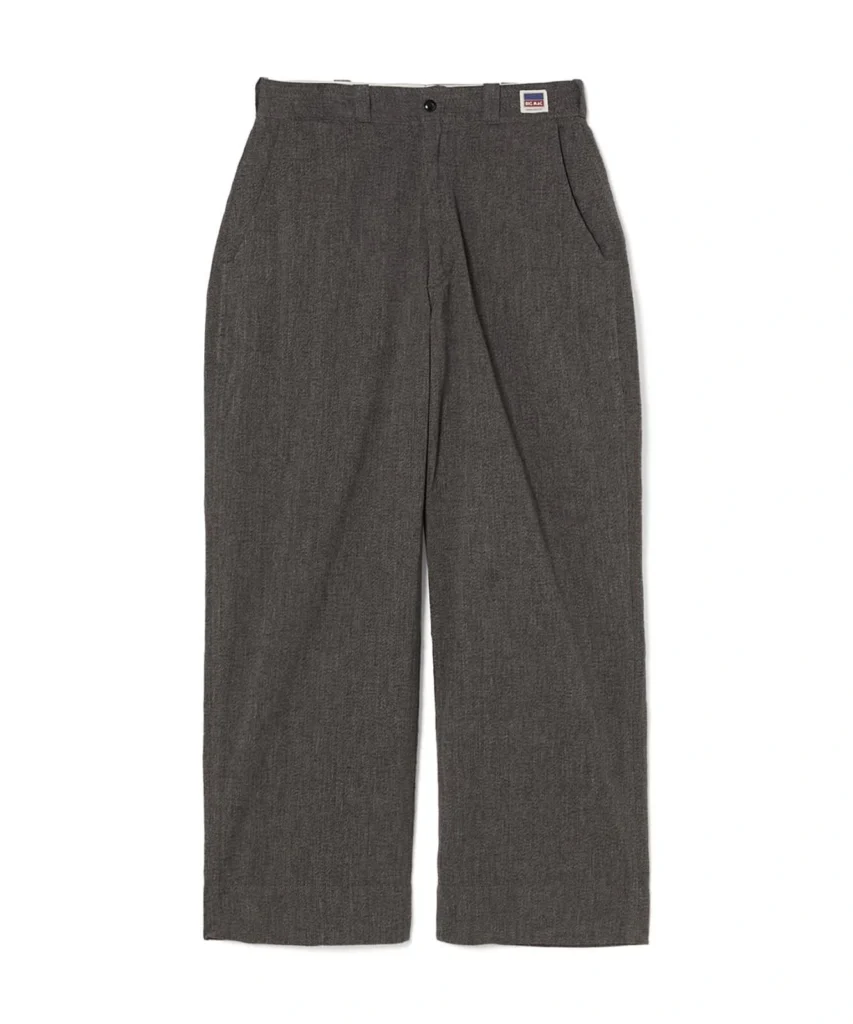 Dark charcoal BIG MAC wide-leg trousers with belt loops, front pleats and side pockets on a white background